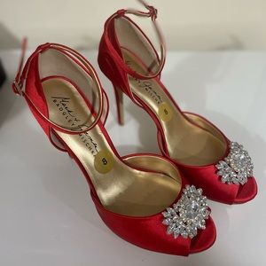 Badgaley Mischka bright red jeweled high heels! Size 8. BRAND NEW! NEVER WORN!